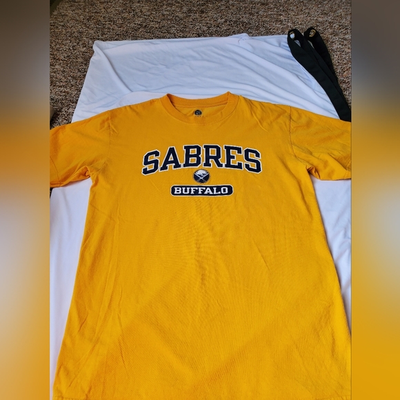 Gold Buffalo Sabres T-Shirt - Picture 2 of 3